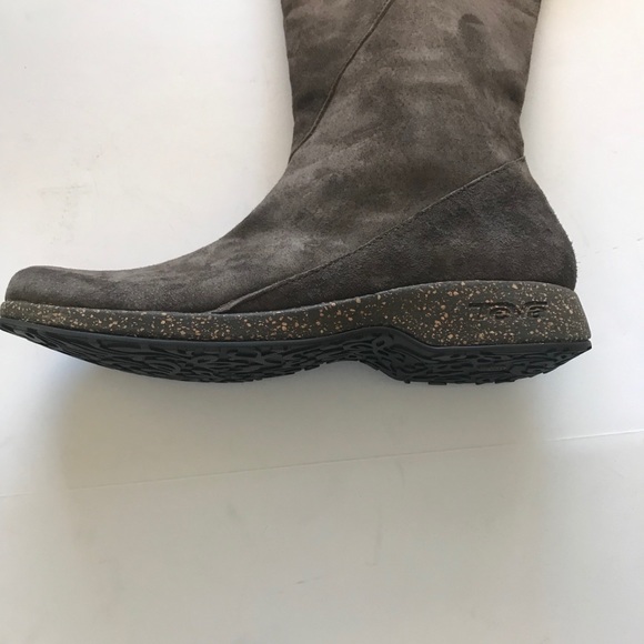 Teva Brown Suede Boots - Picture 5 of 13